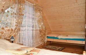 2 makuuhuonetta, vauvan matkasänky