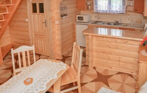 Jääkaappi, liesi, astianpesukone, kahvin-/teenkeitin