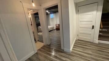 8 chambres, fer et planche à repasser, Wi-Fi, draps fournis