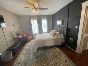 8 bedrooms, iron/ironing board, WiFi, bed sheets