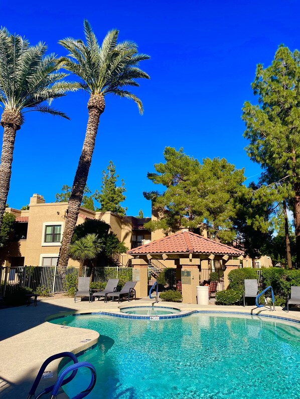 Outdoor pool, a heated pool - Mountain View Hideaway in McCormick Ranch (Scottsdale)