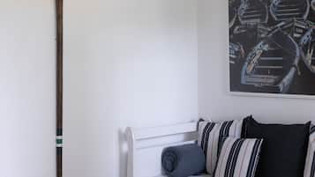 Casa do Rio | Living area | 43-inch Smart TV with cable channels, TV