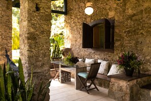 Casa da Pedra | Terrace/patio - Vila Siriúba (Ilhabela)