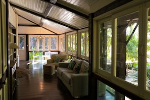 Casa do Rei | Living area | 43-inch Smart TV with cable channels, TV