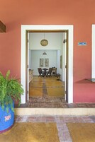 Casa do Pomar | Living area | 43-inch Smart TV with cable channels, TV