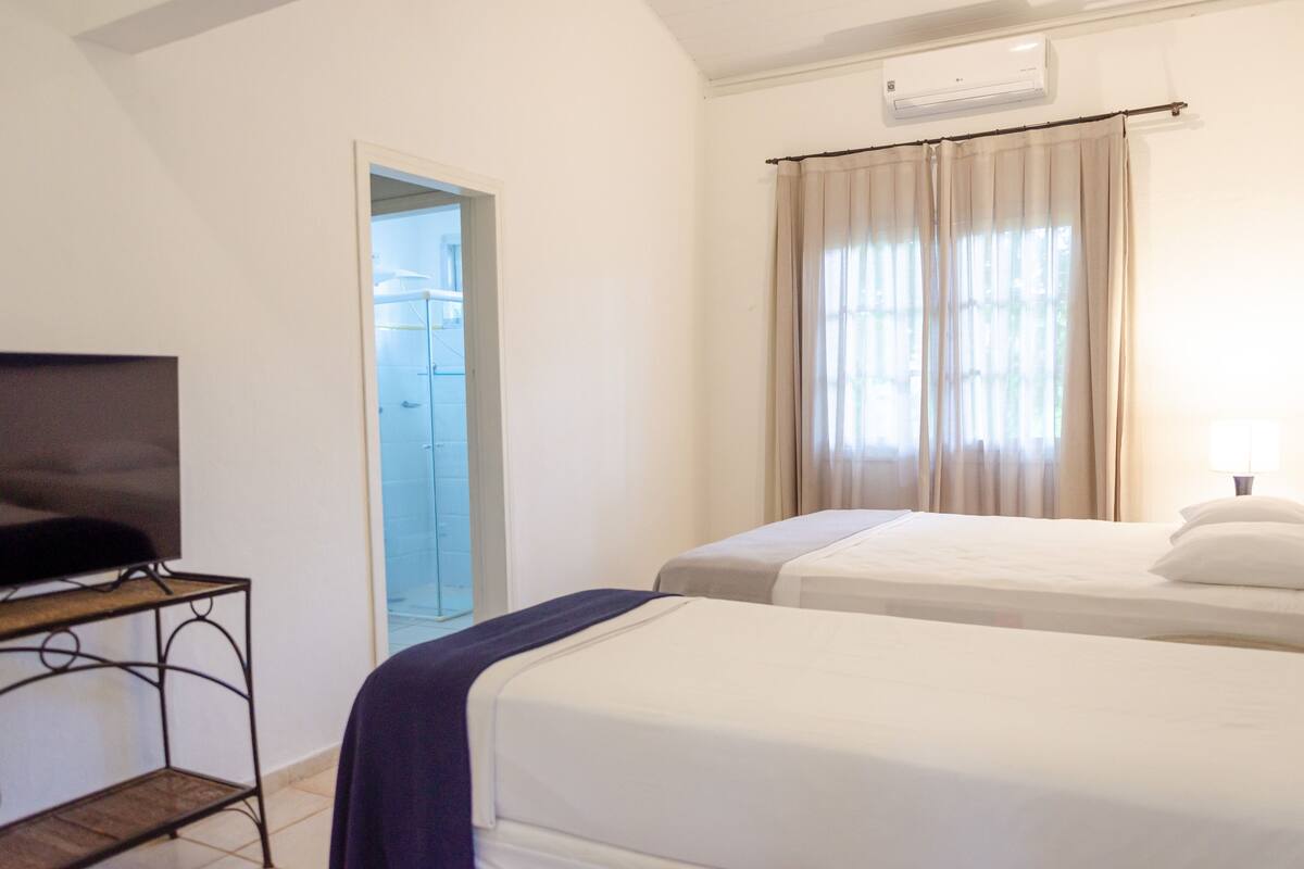 Quadruple Room | 1 bedroom, iron/ironing board, free WiFi, bed sheets