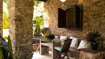 Casa da Pedra | Varanda coberta