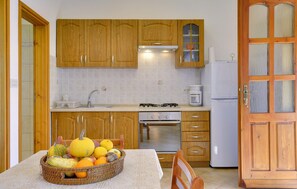 Geladeira, fogão, cooktop, cafeteira/chaleira
