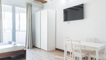 1 bedroom, internet, bed sheets