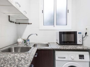 Fridge, microwave, oven, coffee/tea maker