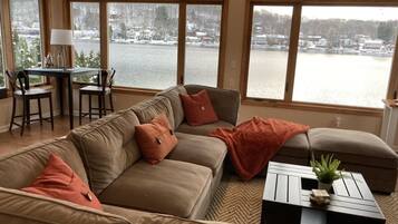 Smart TV, fireplace, books, music library