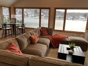 Smart TV, fireplace, books, music library