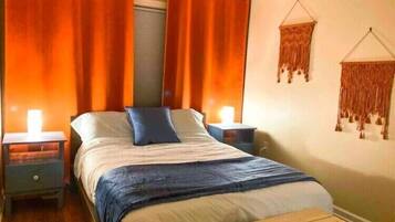 2 bedrooms, desk, iron/ironing board, travel crib