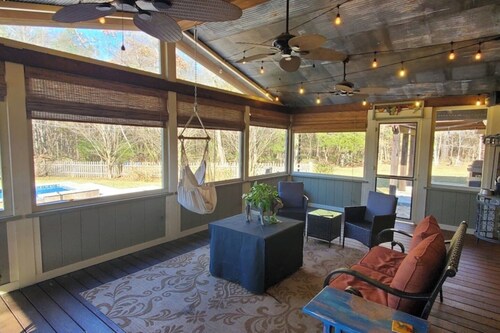 Quiet Southern Retreat | Porch Swings & Sunset Views