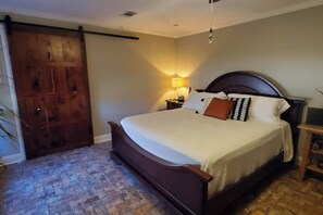 3 室のベッドルーム、デスク、アイロン / アイロン台、WiFi (無料)