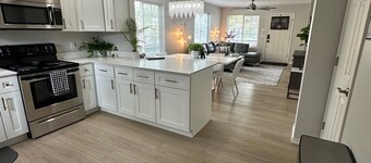 Townhouse on Strand...Centrally located with all new furnishings and Central AC