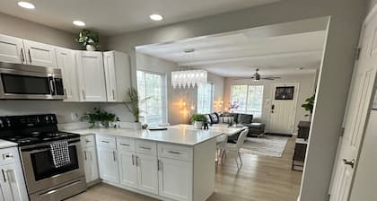 Townhouse on Strand...Centrally located with all new furnishings and Central AC