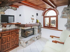 Télévision, cheminée