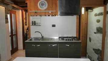 Ofen, Geschirrspüler, Hochstuhl, Gefrierschrank