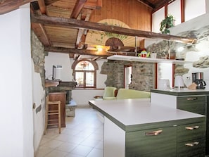 Interior - Wonderful  villa for 4 guests with TV (Castello)