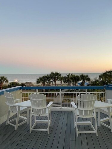 Romantic Beach Condo - spectacular ocean views