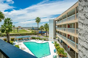 室外游泳池,恒温泳池