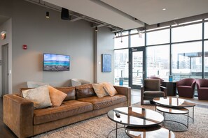 Fernseher, Stereoanlage