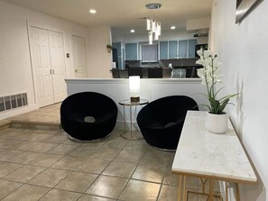 Interior - Luxury 3 Bedroom Home Minutes From DFW and Dallas Love Field Airports (Irving)