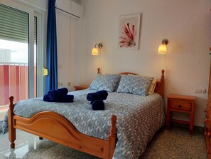 1 chambre, fer et planche à repasser, Wi-Fi gratuit, draps fournis