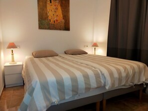 2 bedrooms, iron/ironing board, free WiFi, bed sheets