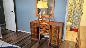 3 chambres, bureau, fer et planche à repasser, accès au Wi-Fi (inclus)