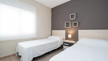 2 bedrooms, iron/ironing board, internet, bed sheets
