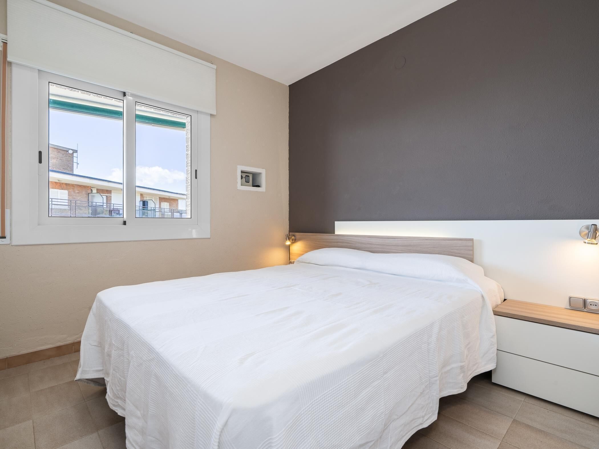 2 habitaciones, tabla de planchar con plancha, internet y ropa de cama 