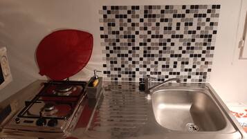 冰箱、微波炉、炉灶、电热水壶