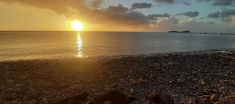 Charmant F2 à 20 mètres du bord de mer pour 3 personnes ou 2 adultes et 2 enf.