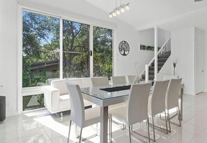Dining - Murrays Lakeshore Getaway (Murrays Beach)