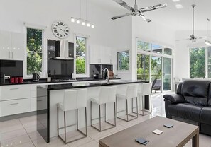 Interior - Murrays Lakeshore Getaway (Murrays Beach)