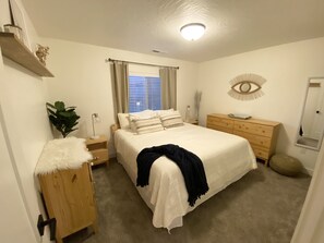 3 bedrooms, desk, iron/ironing board, free WiFi