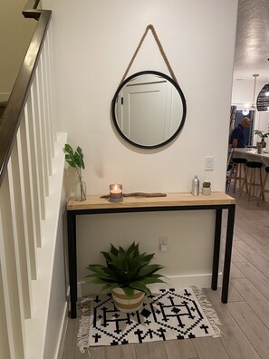 Interior - Townhome, Sleeps 11+ *Priv Patio|Priv Hot Tub|Fire Pit|Pool* (Washington)