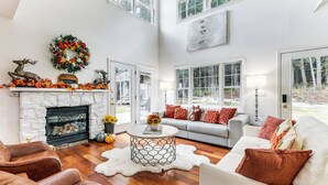 Living area - Sterling Valley Home ~ 9 Mi to Stowe Mountain! (Morristown)