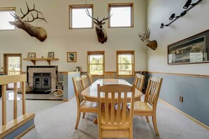Dining - Remote WY Ranch w/ 170 Acres & Views Galore! (Glenrock)