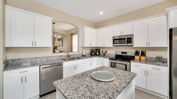 House (Multiple Bedrooms) | Private kitchen