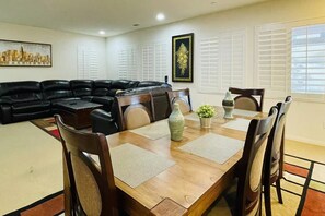 Dining - Cozy  single family house with large back yard (Oxnard)