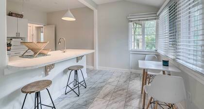 Chic Ocala Home w/ Yard ~ 1 Mi to Dtwn Square