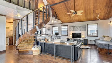 Télévision, lecteur de DVD, livres, chaîne hi-fi