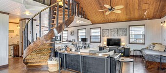 Walk to Shore: Cottage w/ Deck in Surfside Beach!