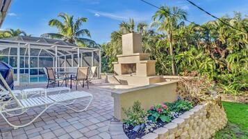 獨棟房屋 (7384 Willems Dr) | 外觀