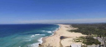 5 Star 3 Bedroom House close to Merewether Beach