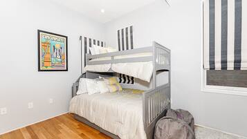 4 bedrooms, WiFi, bed sheets