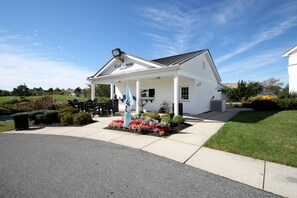 Exterior - Gorgeous 2 Bedroom 2 Bath Condo with One Free Round of Golf Per Day, Pools, Tennis and More! (Ocean View)